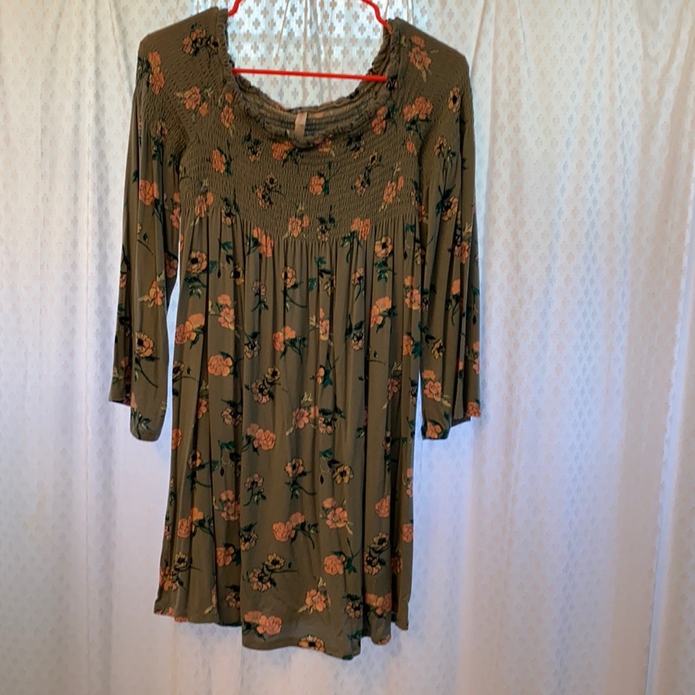 Adorable off the shoulder baby doll dress.